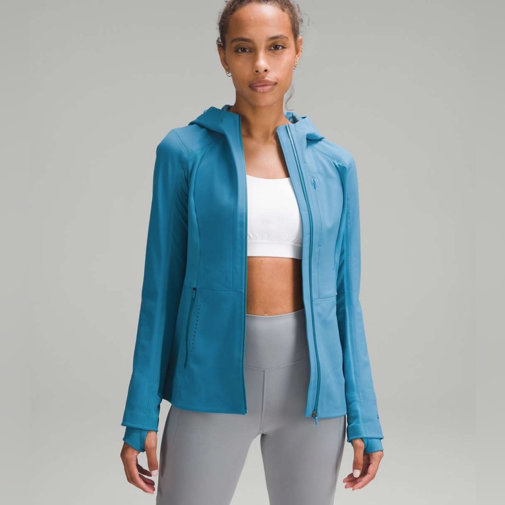 Lululemon Cross Chill Jacket *RepelShell
Marlin